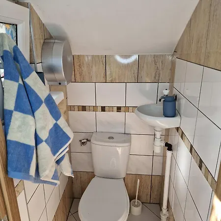 Suterena 200m Od Morza & Grill Apartment
